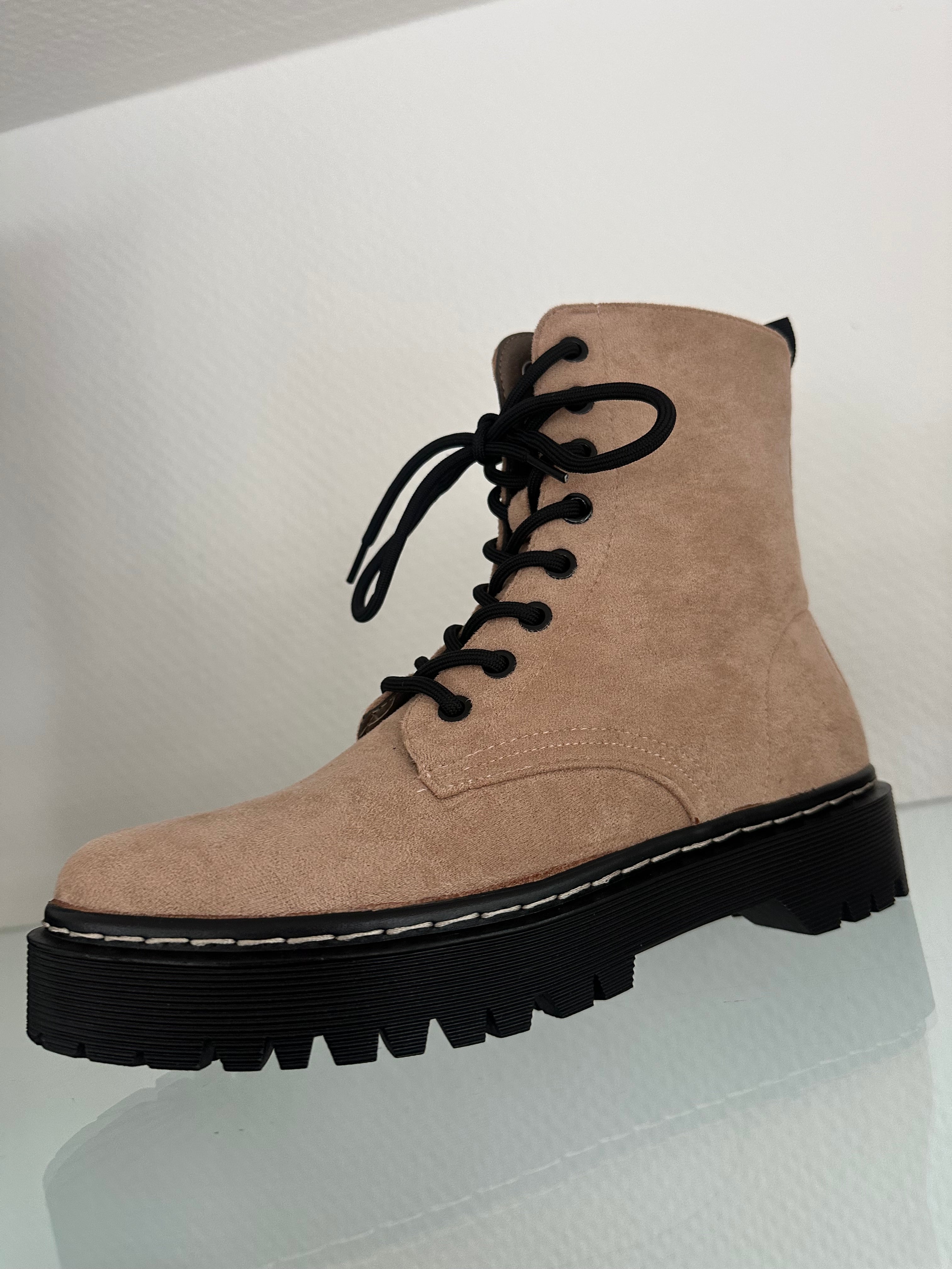 Boots Sahara