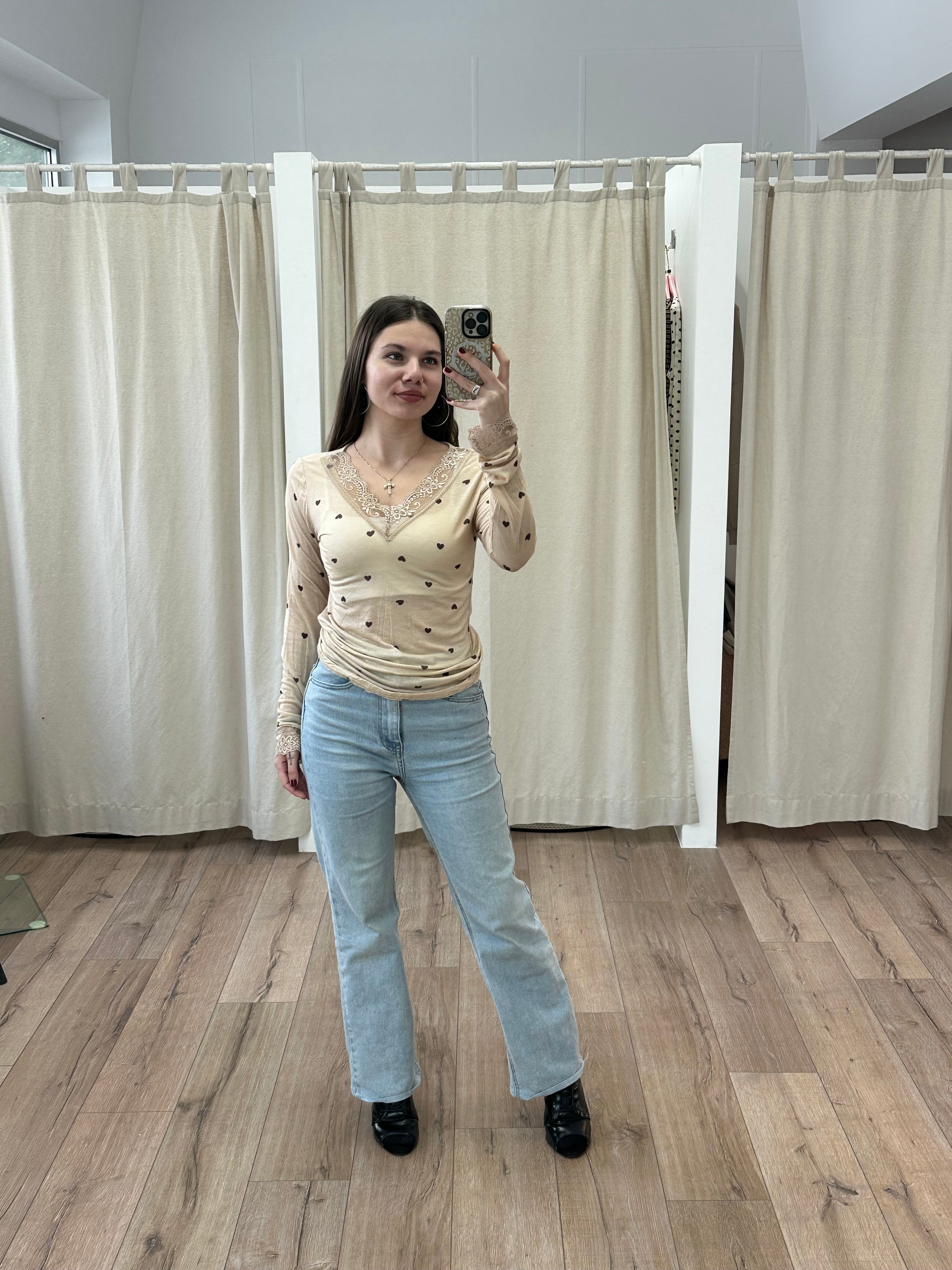 Spitzenmesh mit Herzen