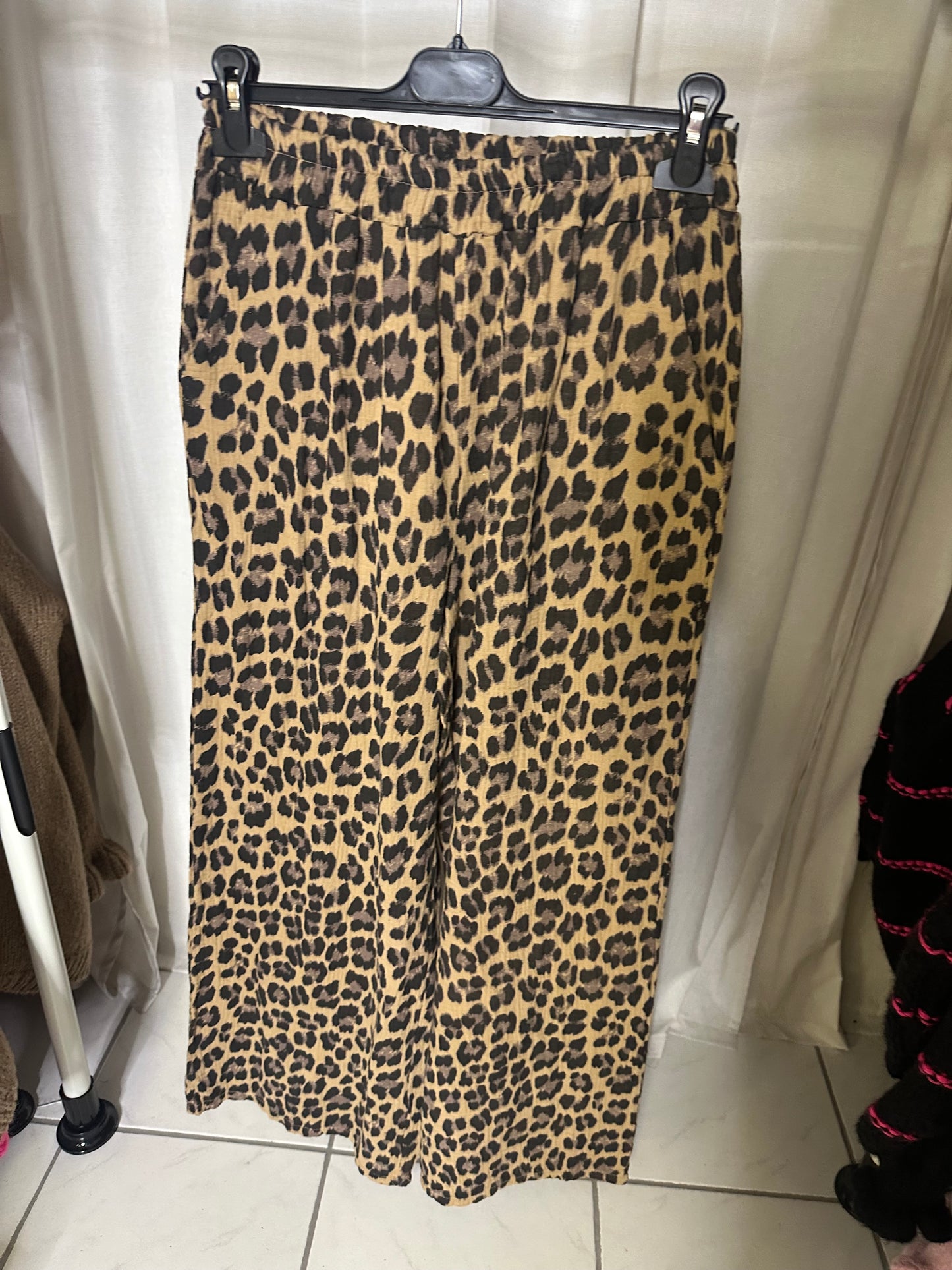 Musselinhose leo