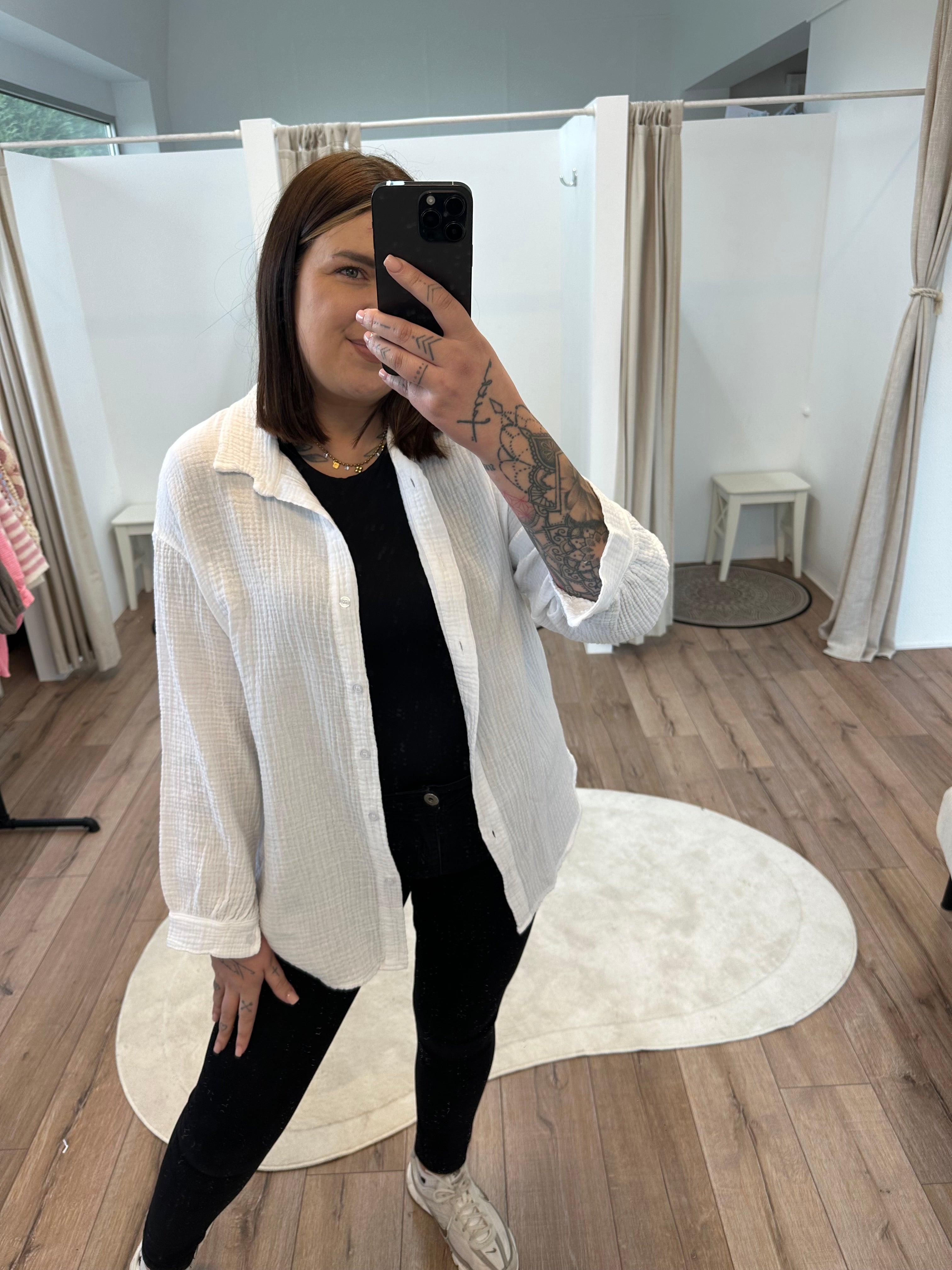 Kurze Musselinbluse