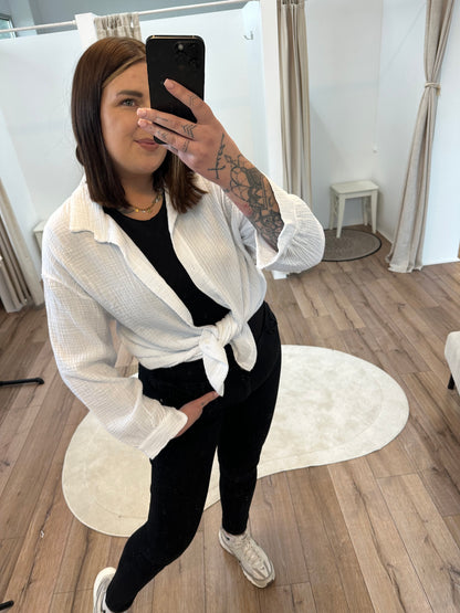 Kurze Musselinbluse