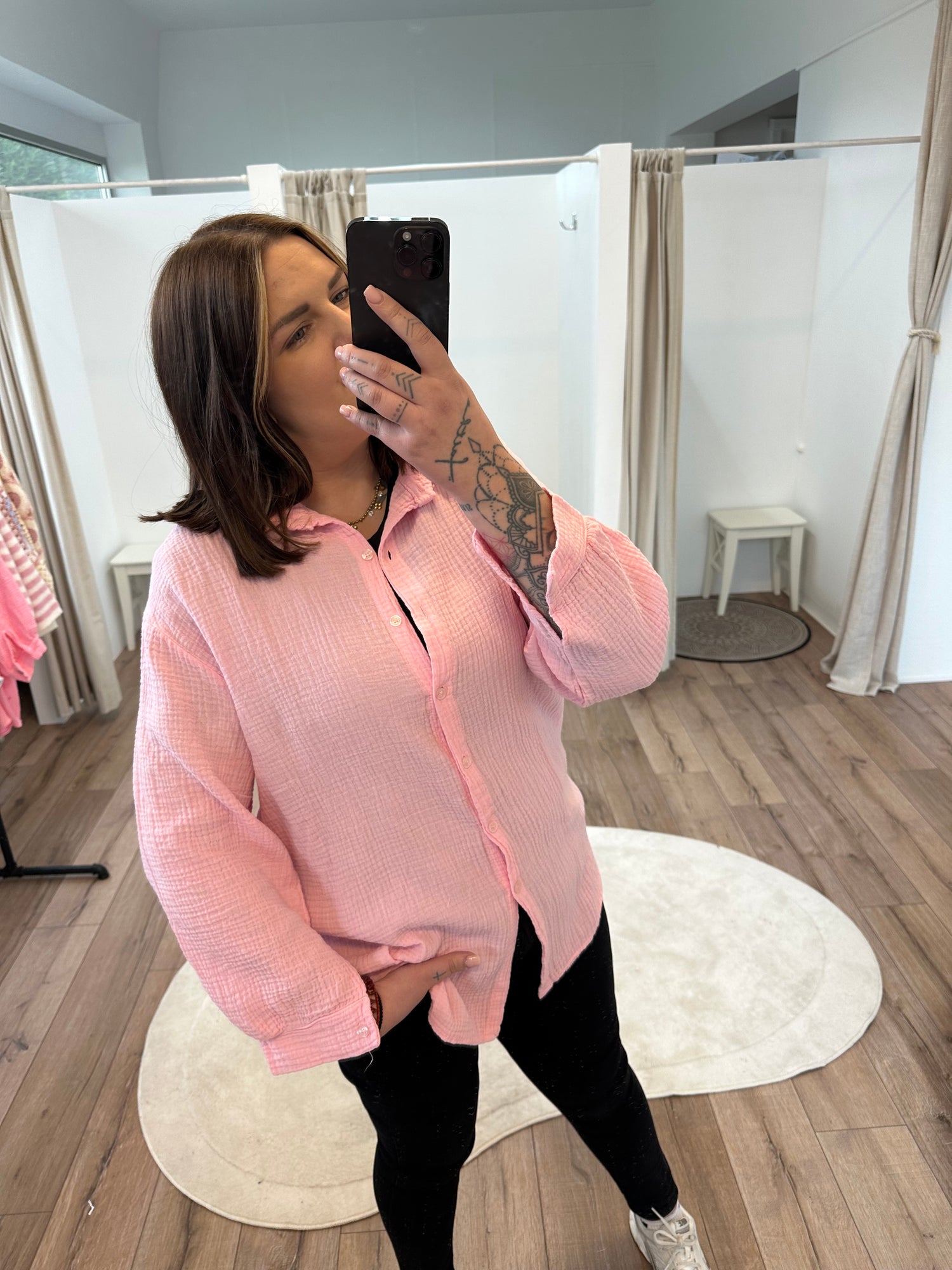 Kurze Musselinbluse