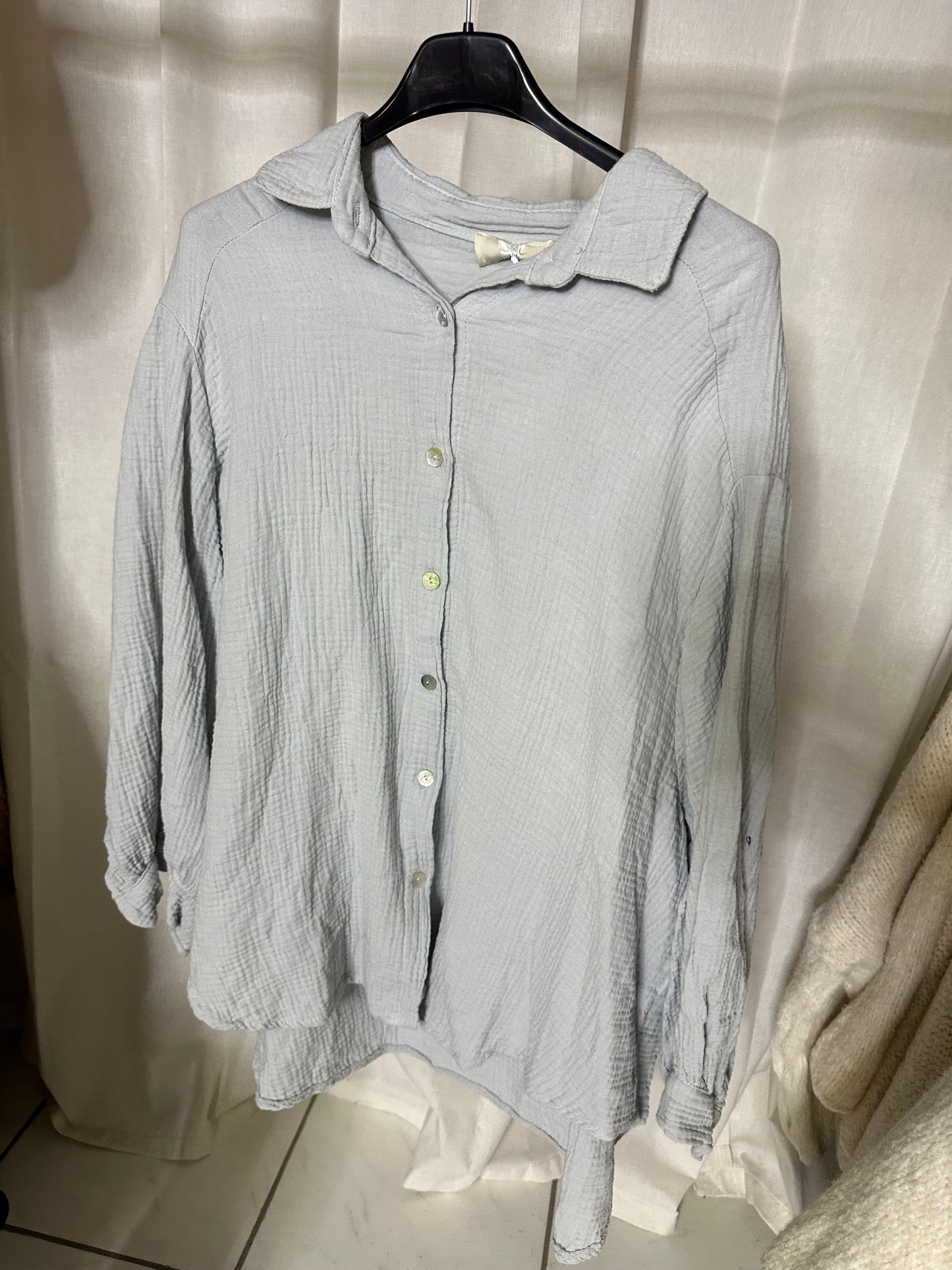 Kurze Musselinbluse