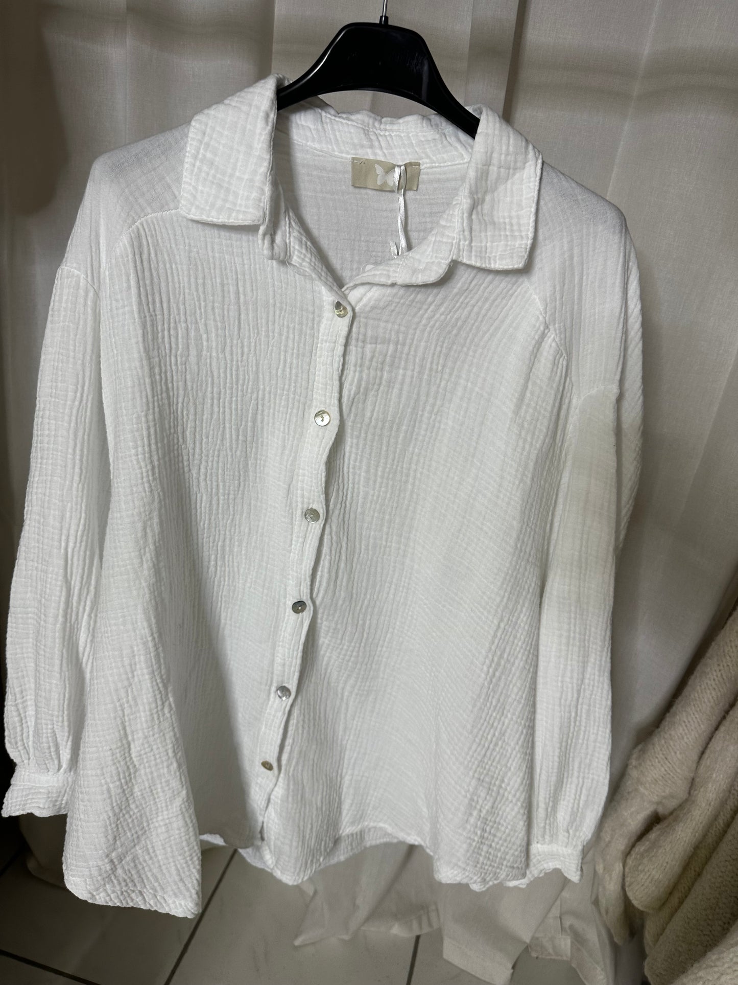 Kurze Musselinbluse