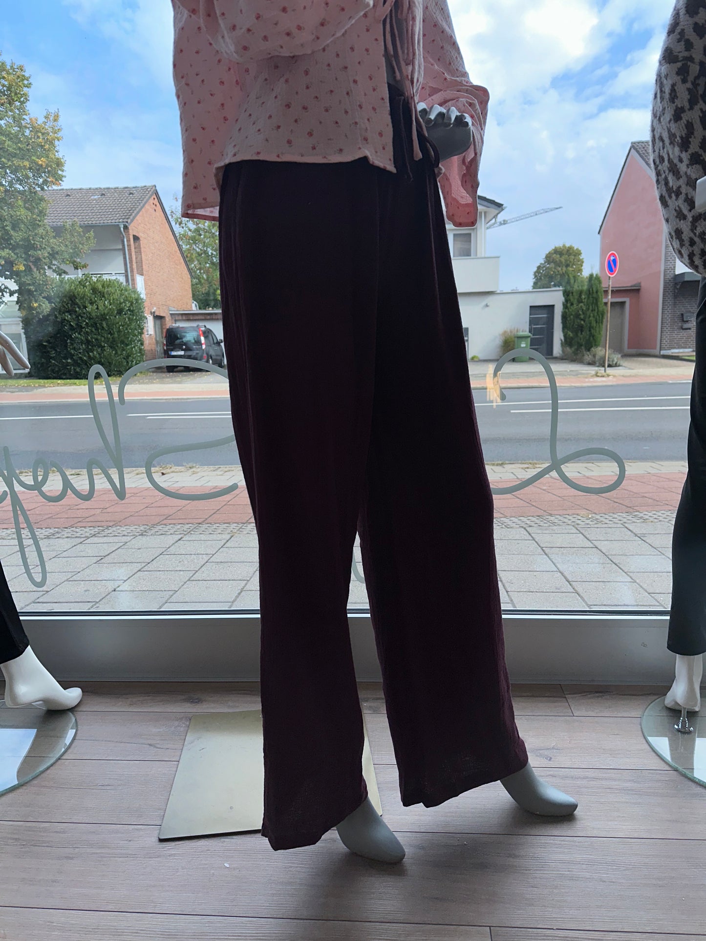 Musselinhose in Überlänge Burgunder