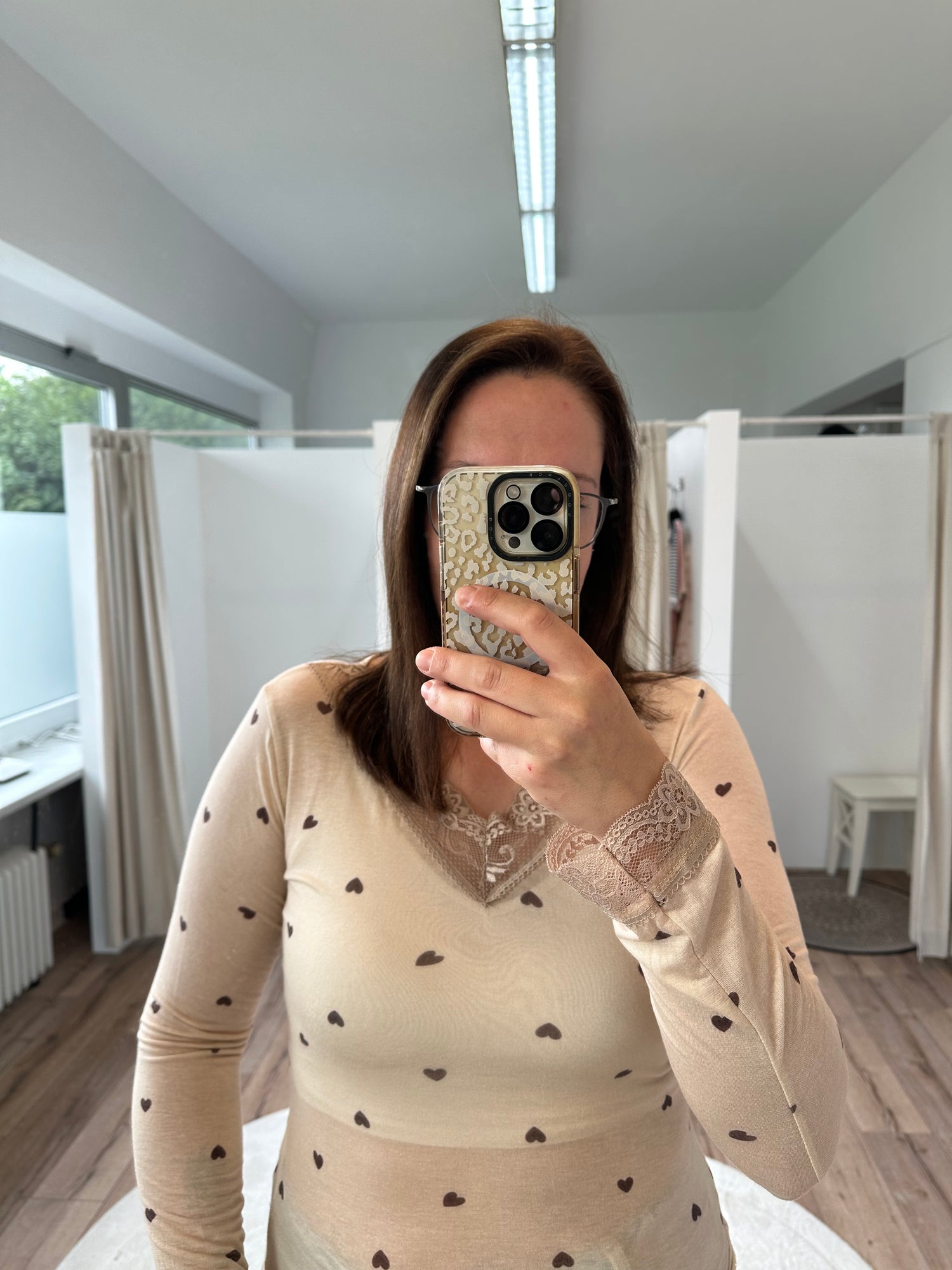 Spitzenmesh mit Herzen