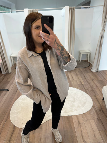 Kurze Musselinbluse