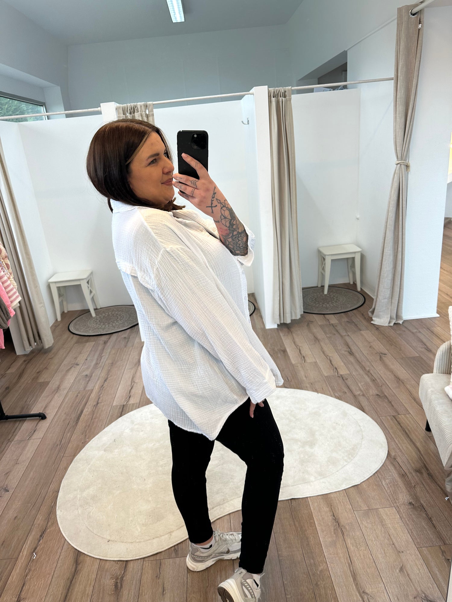 Kurze Musselinbluse