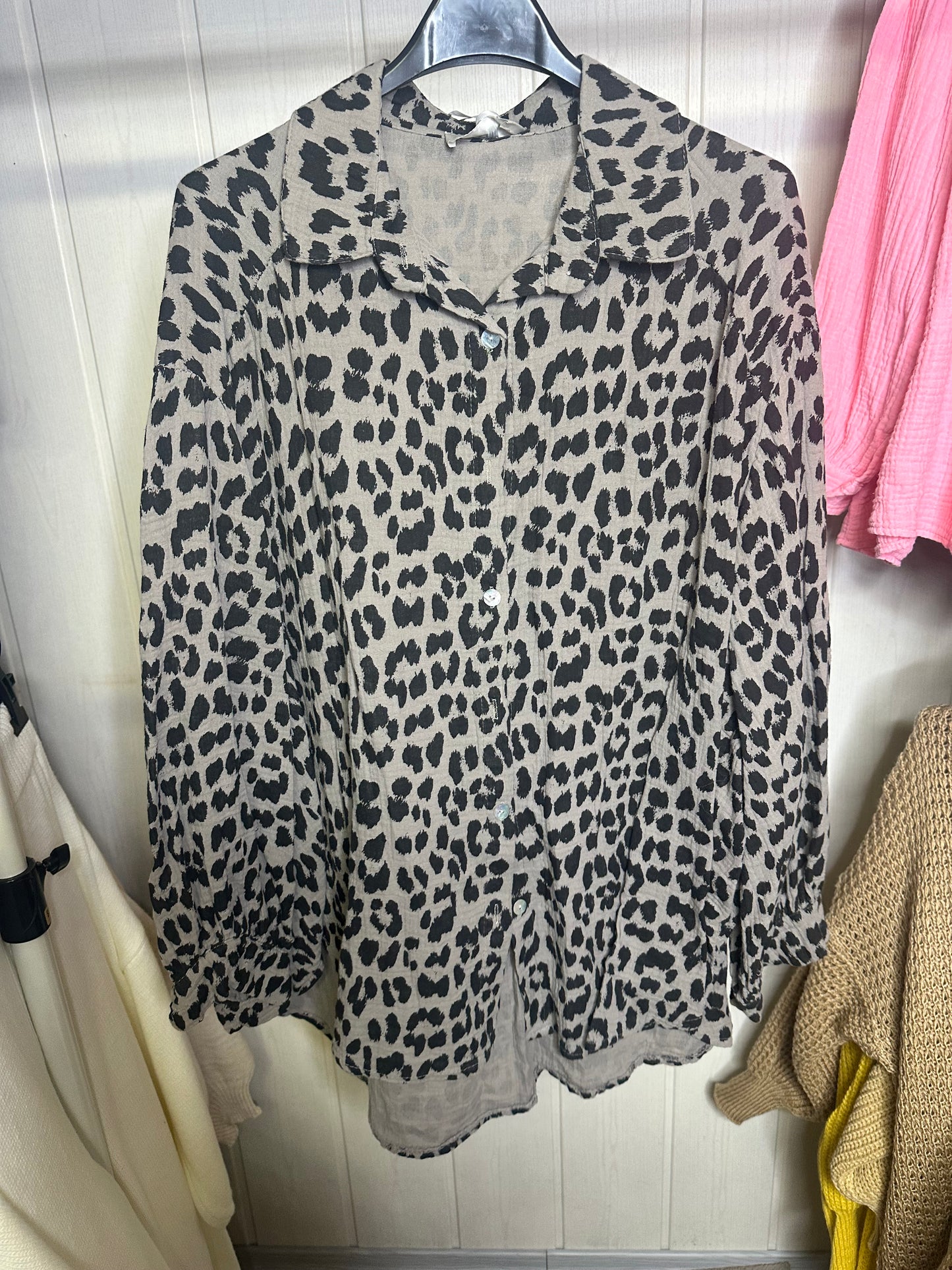 Kurze Musselinbluse Leo