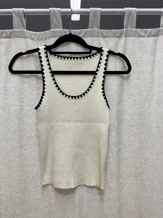 Ripped Top mit Spitzenrand