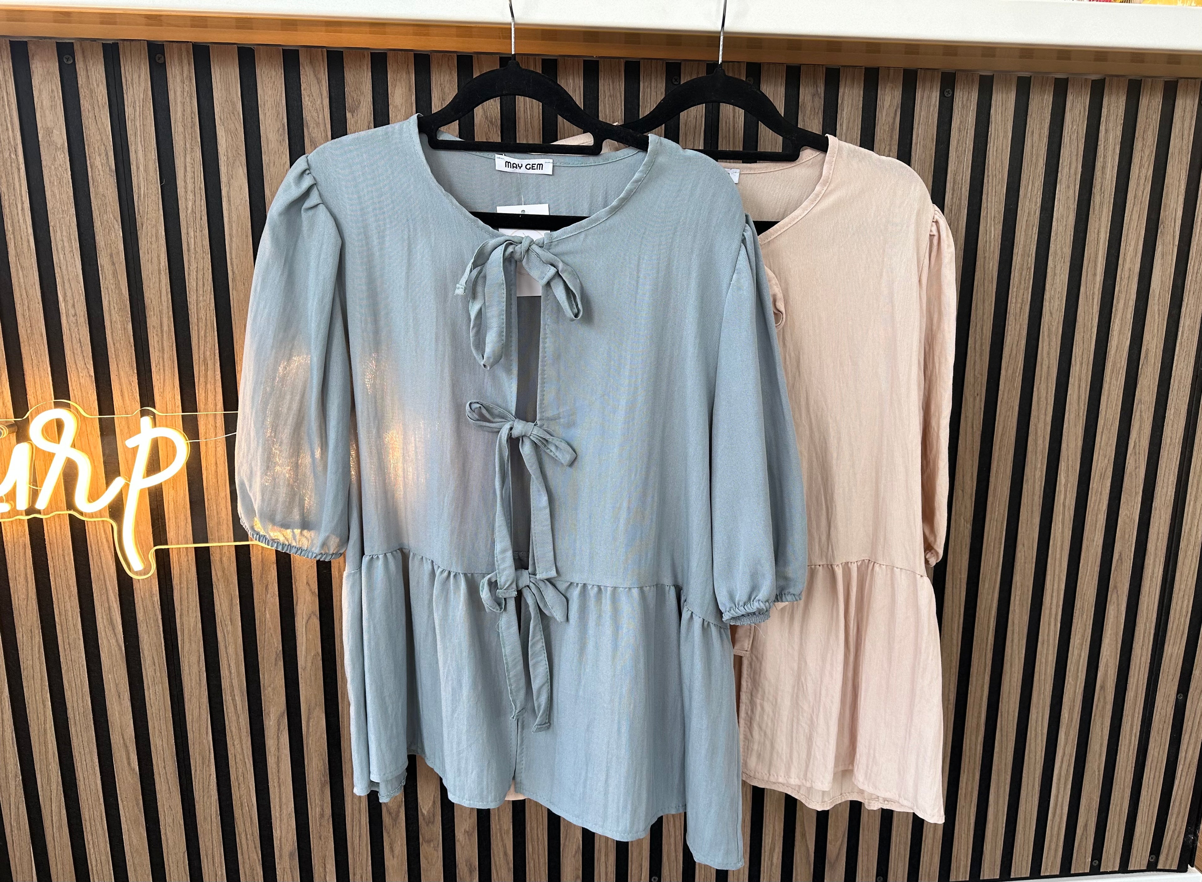 Tunikabluse mit Schleifen